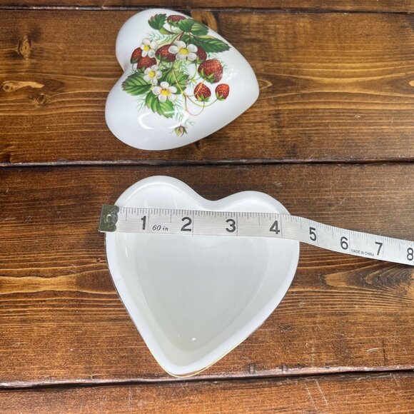 Vgt Hammersley Heart Shaped Hand-painted Bone China Trinket Box Strawberries - Picture 12 of 14
